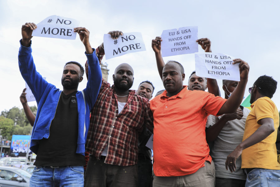 Under veckan har det varit stora protester utanför den amerikanska och brittiska ambassaden i Etiopiens huvudstad Addis Abeba.