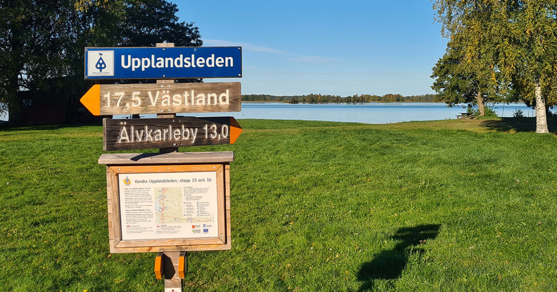 Här vid Dalälvens strand i Marma kan man välja mellan Upplandsledens etapp 15 åt sydost och etapp 16 norrut mot Älvkarleby.