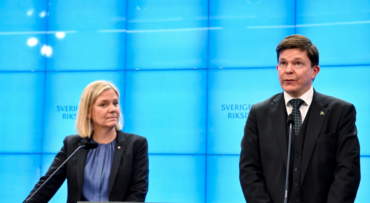 "Magdalena Andersson har meddelat att det ännu inte finns något avtal med V i regeringsfrågan, men att samtal förts i god anda", säger talmannen Andreas Norlén på en pressträff.