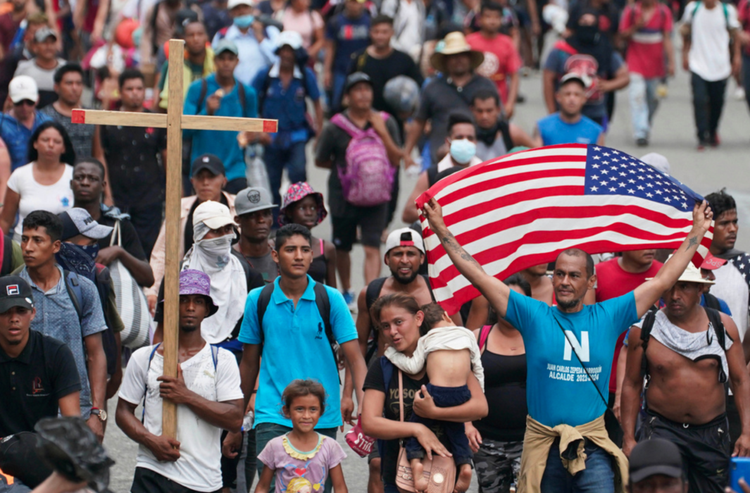 USA hägrar för desperata migranter på väg till fots genom Mexiko