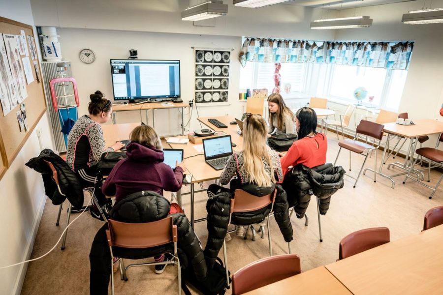 Några elever i Jokkmokk har distansundervisning, något som har ökat under coronapandemin inom skolan.