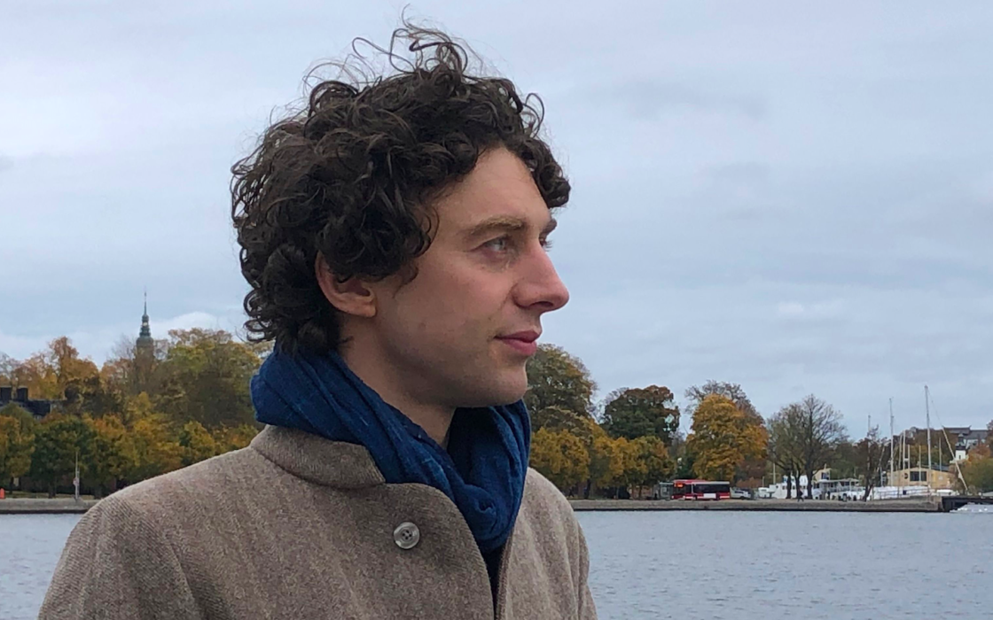 Merlin Sheldrake har skrivit Ett sammanvävt liv om svampar som mat och medicin.