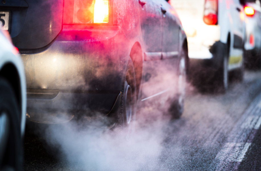 Luftföroreningar från bland annat avgaser dödar över 300 000 européer årligen.