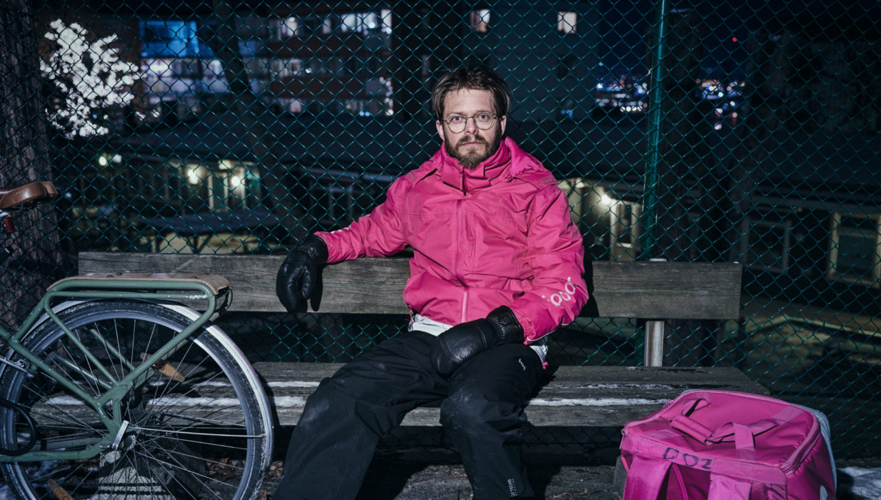 Strax efter att Anders Teglund hade talat i radion om cykelbud och berättat att han skrev på en bok meddelade företaget att hans kontrakt inte skulle förnyas.