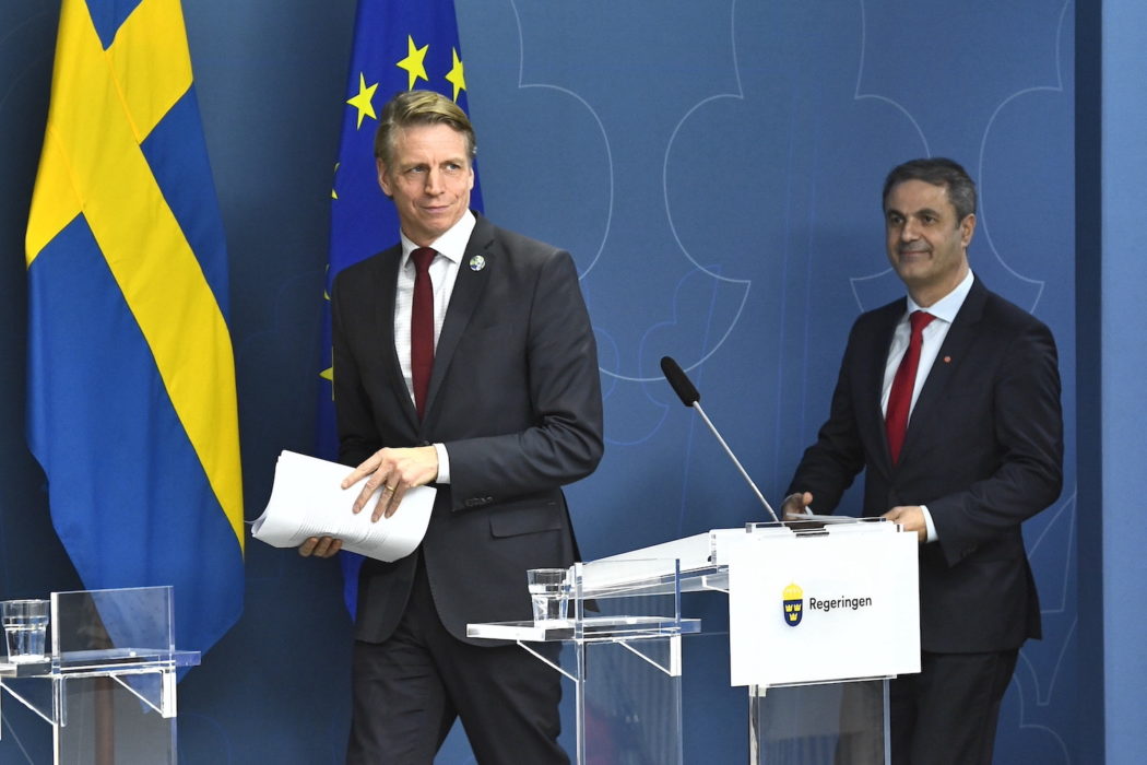 Näringsminister Ibrahim Baylan och miljö- och klimatminister Per Bolund berättade om beslutet att ge Cementa förlängt brytningstillstånd under en pressträff på torsdagen.