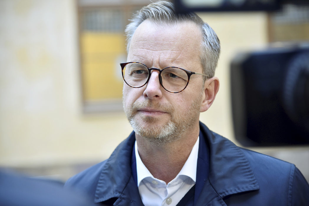 Inrikesminister Mikael Damberg (S) och regeringen tillsätter en utredning.