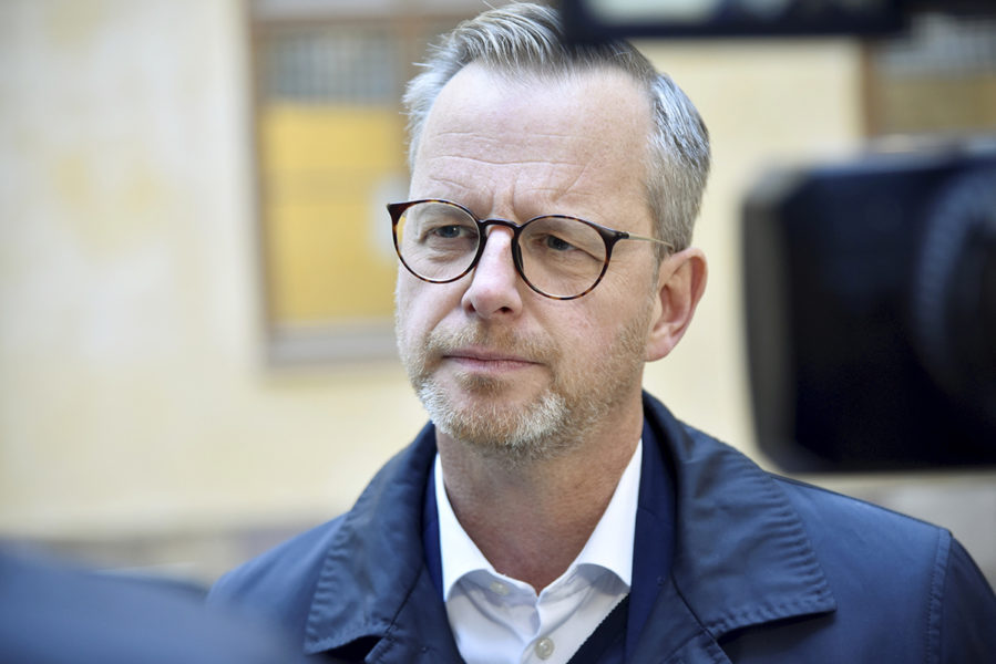 Inrikesminister Mikael Damberg (S) och regeringen tillsätter en utredning.