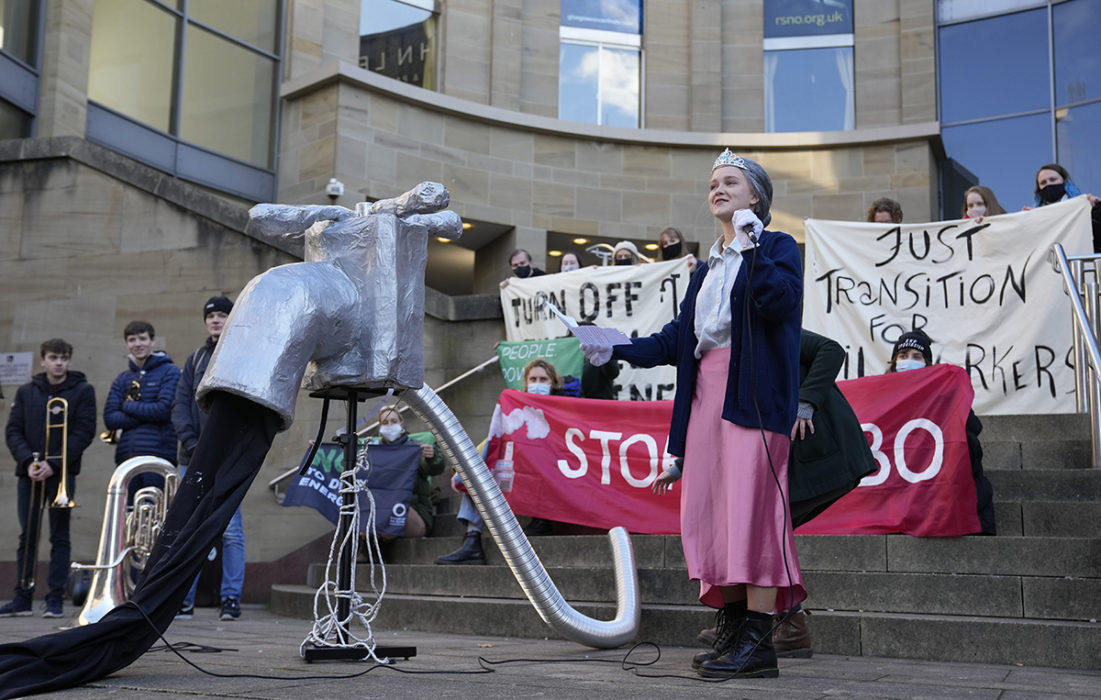 Cop26 pågår lika mycket ute på Glasgows gator som vid förhandlingsborden.