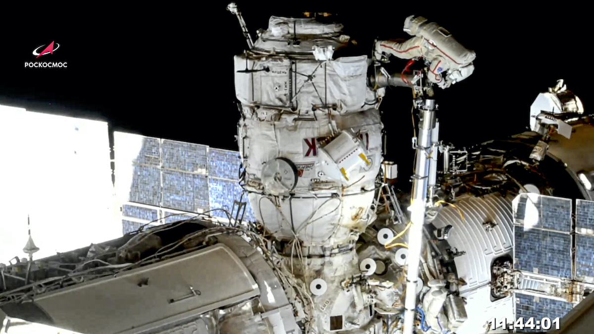 Utan förvarning provsköt Ryssland en robot mot en satellit.