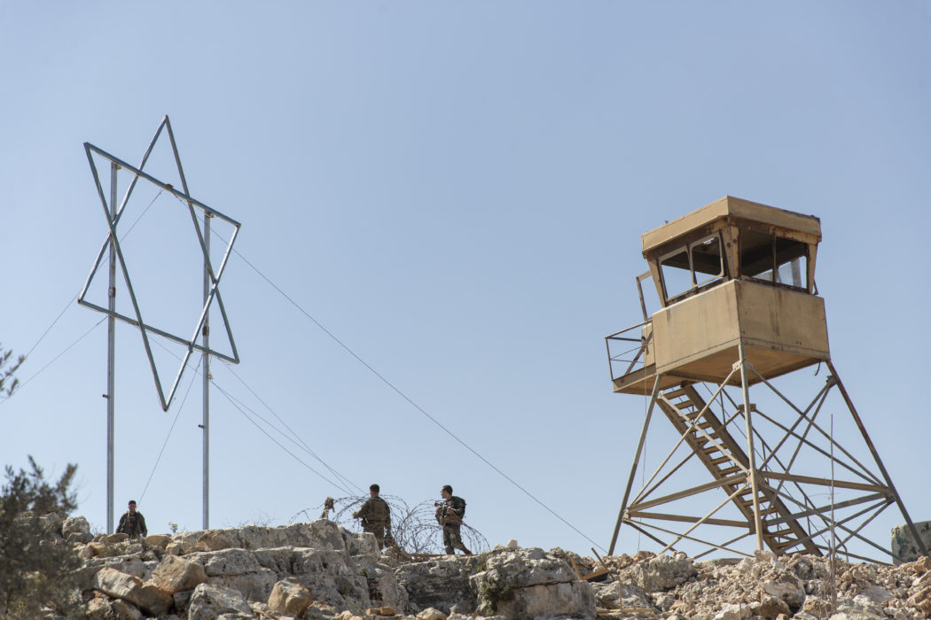 Israels armé har på den ockuperade Västbanken samlat tusentals bilder palestinier för att användas i ansiktsigenkännings programmet Blue Wolf, uppgav en medlem i organisationen Breaking the Silence till tidningen Washington Post.