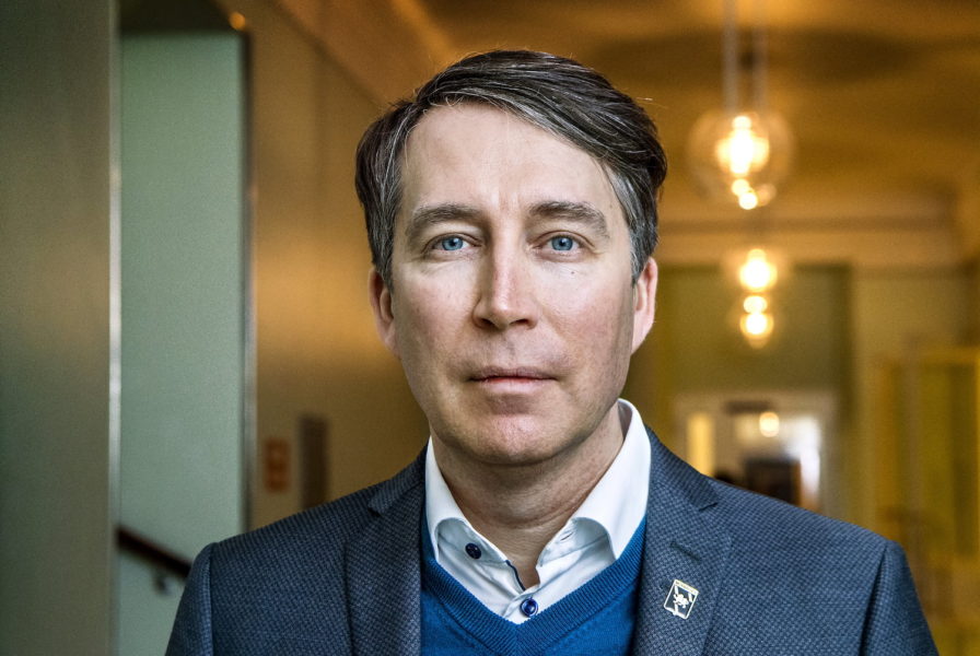 Sverigedemokraternas partisekreterare Richard Jomshof säger att målet givetvis är att ingå i en regering med Moderaterna och Kristdemokraterna, inte vara ett stöd vid sidan av.