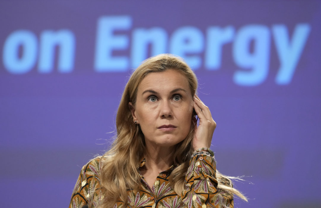 EU-kommissionär i energifrågor, Kadri Simson, menar att de energieffektiviseringar som behöver göras på miljontalsbyggnader de närmsta åren också kommer att motverka och förhindra energifattigdom.
