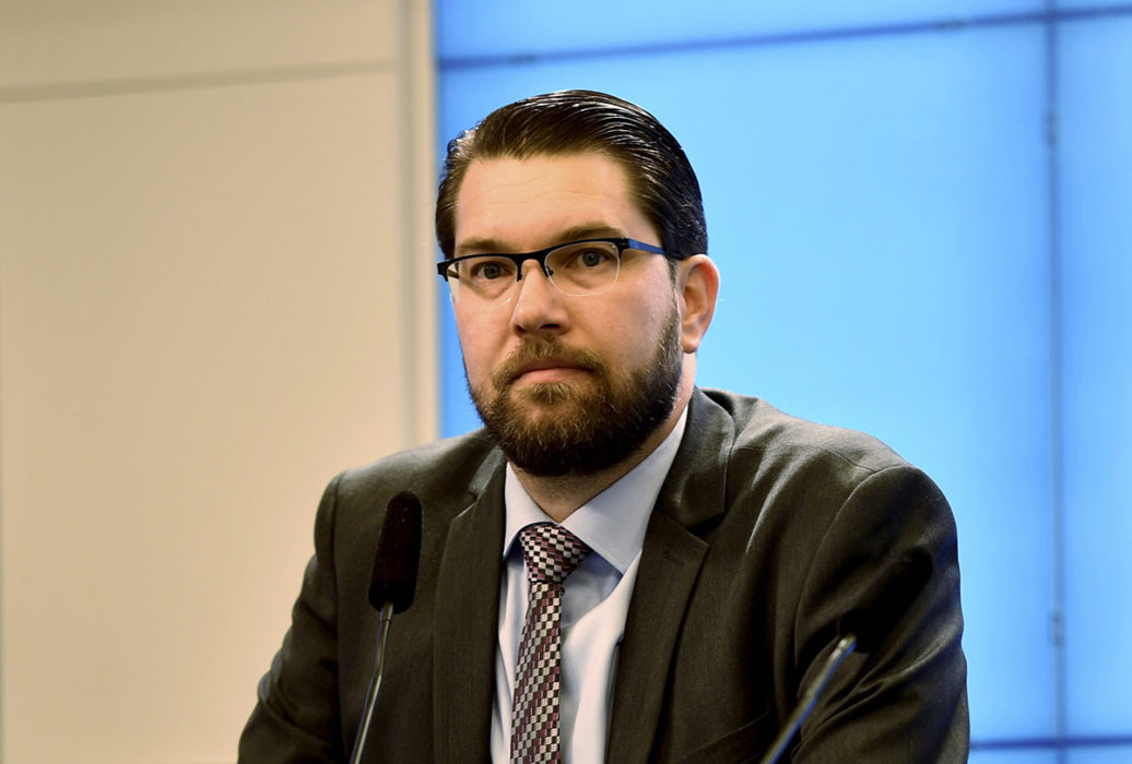 I en undersökning svarar hälften att de ser Jimmie Åkessons Sverigedemokrater som ett rasistiskt parti.