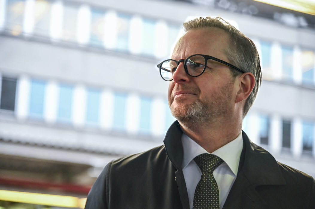 Finansminister Mikael Damberg (S) vill ta strid i valrörelsen för högre skatt för rika.