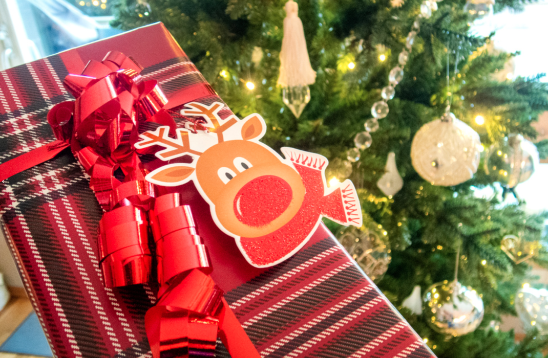 Tillverkning och transport av julklappar kan orsaka stora utsläpp.