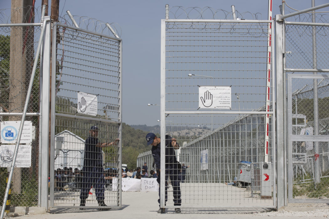 Moria på den grekiska ön Lesbos, på bilden, brann ned i september 2020.