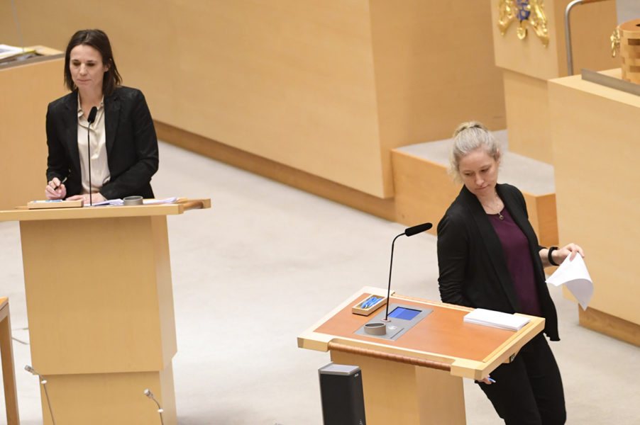 Jessika Roswall (M) och Amanda Palmstierna (MP) är inte överens gällande Sveriges ansökan om pengar ur EU:s återhämtningsfond.