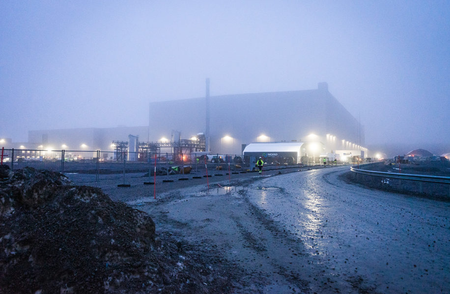 Myndigheterna har mycket att anmärka på när det gäller bygget av Northvolts fabrik i Skellefteå.