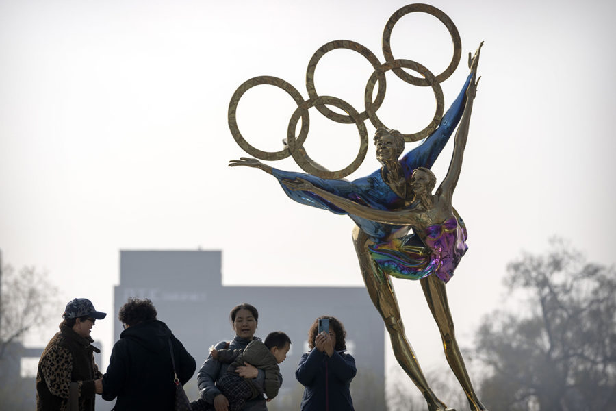 Oppositionen i riksdagen pressar på för att regeringen ska markera mot vinter-OS i Kina.