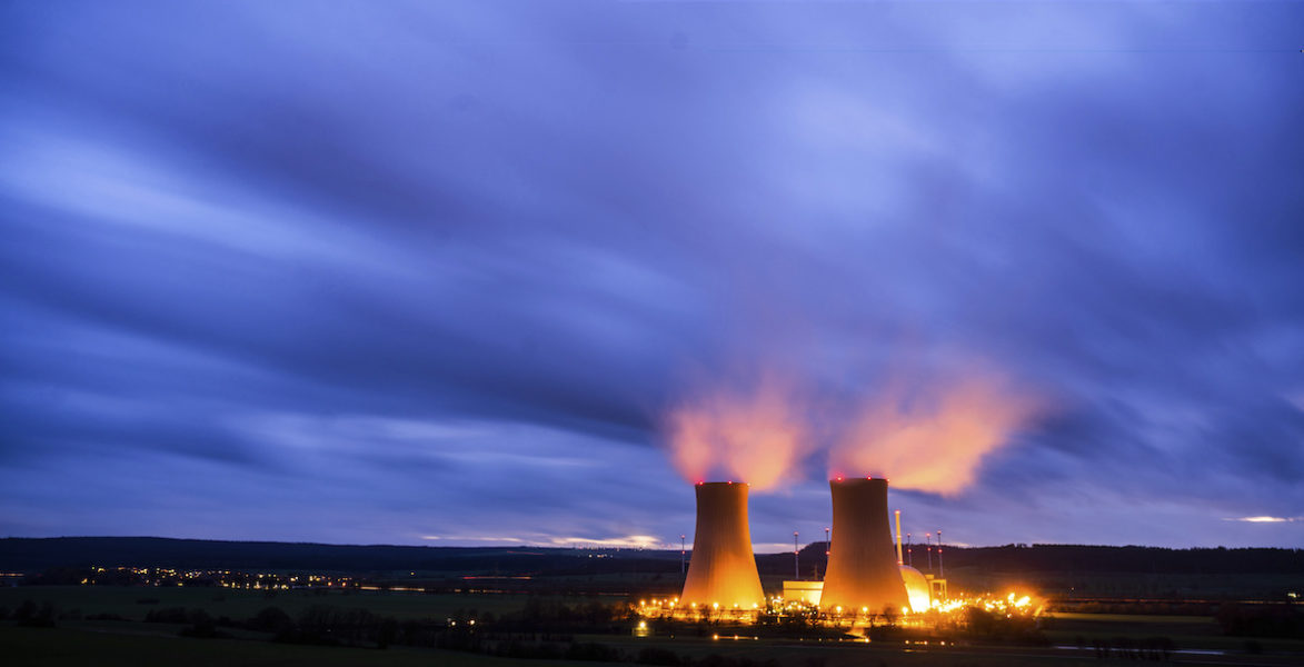 Samtidigt som Tyskland fasar ut ytterligare en del av sin kärnkraft (såsom den i Grohnde på bilden) så föreslår EU-kommissionen att klassa kärnkraften som ett hållbart energislag, åtminstone i en övergångsfas.