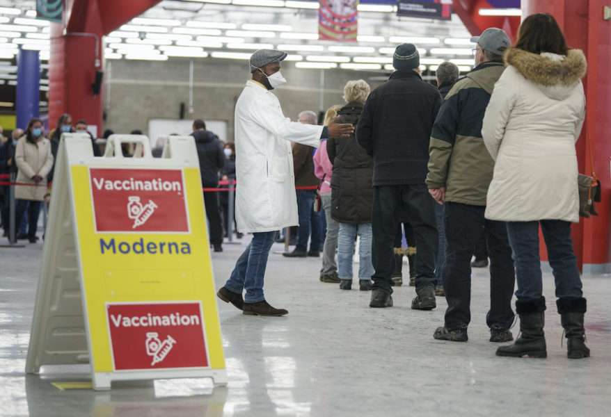 Kö till vaccinering i Montréal tidigare i januari.
