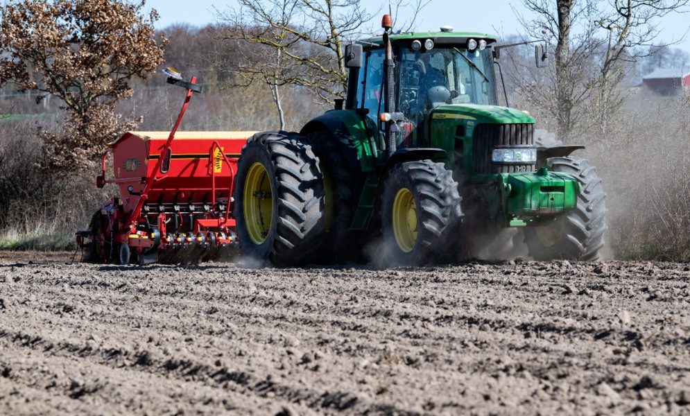 EU:s nya ordförandeland Frankrike har pekat ut "carbon farming" som en prioritet under sitt ordförandeskap, det vill säga hur kolinlagring inom jordbruket kan öka som ett sätt att tackla klimatkrisen.