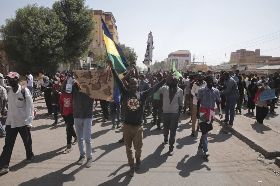 Demonstration mot militärjuntan i Sudan i huvudstaden Khartum under söndagen.