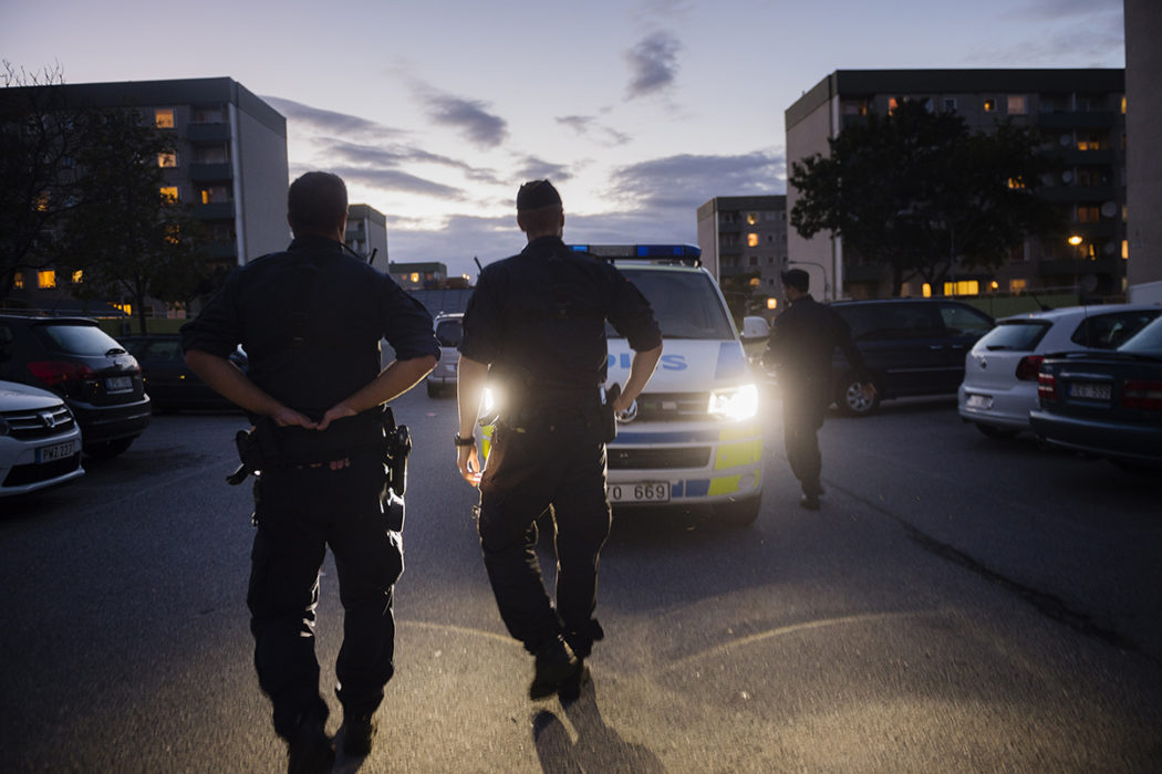 Allt fler vittnar om att ha utsatts för så kallad etnisk profilering, och nu ska Brå utreda polisens arbetsmetoder.