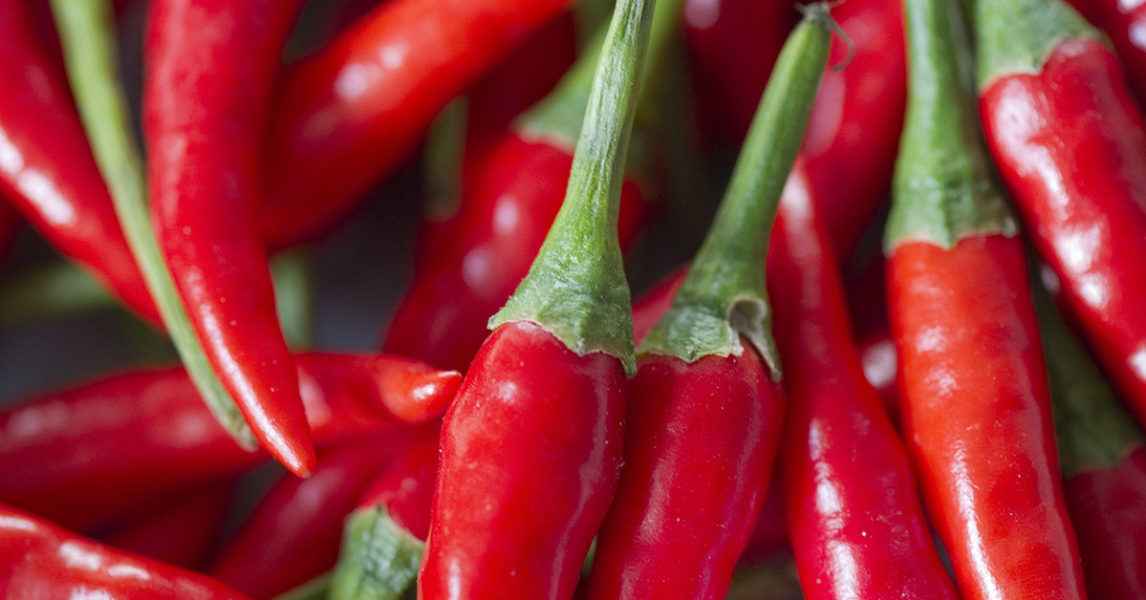 Både paprika och chili i affären innehåller stora mängder fröer, så man behöver inte köpa fröpåsar.