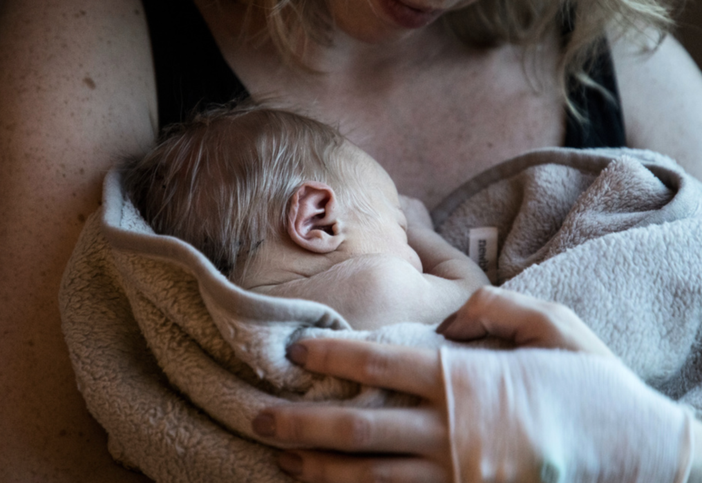 Hälften av barnmorskorna som sade upp sig från Danderyds sjukhus i höstas har dragit tillbaka sin uppsägning.