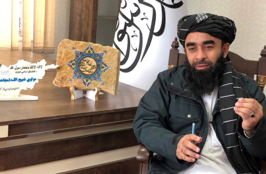 Talibanernas talesperson Zabihullah Mujahid vid en intervju i januari.