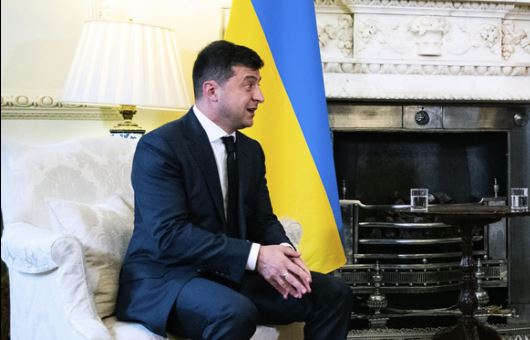 Ukrainas president,  Volodymyr Zelensky, vädjar om hårda sanktioner från EU gentemot Ryssland.