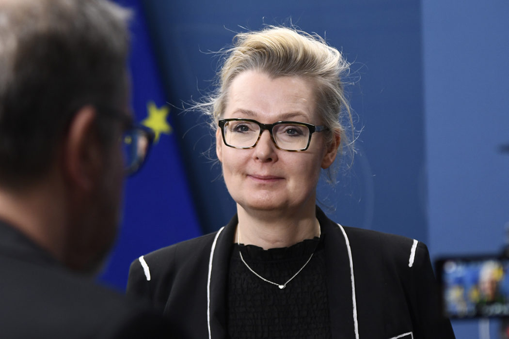 Skolminister Lina Axelsson Kihlblom (S) håller en pressträff om regeringens förslag på lagändringar för att stärka skolans arbete med trygghet och studiero.