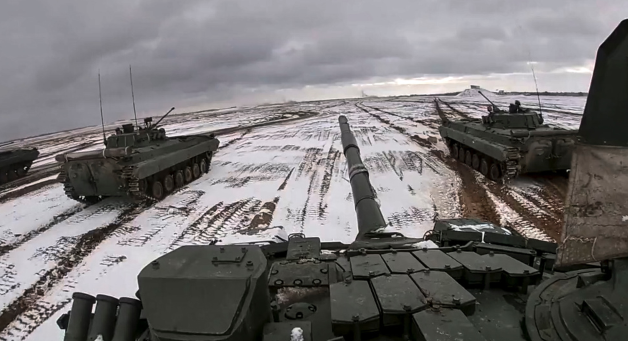 Stridsfordon från Ryssland och Belarus vid en gemensam militärövning tidigare i februari.