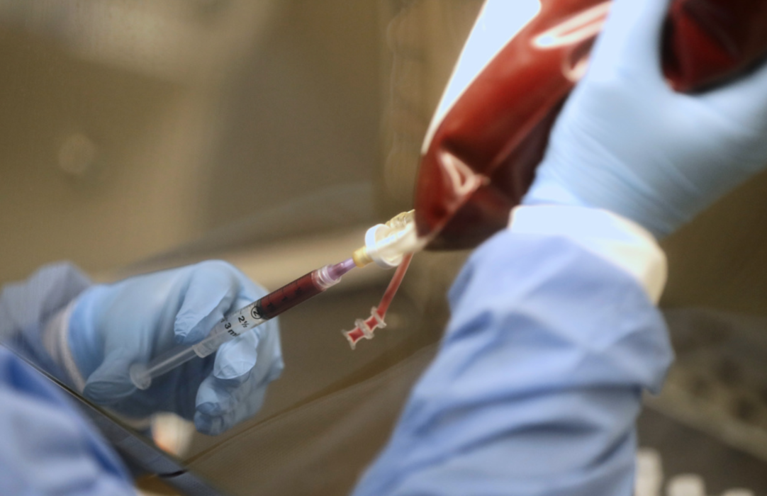 En kvinna har botats från hiv med hjälp av en ny metod.