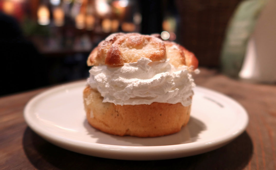 Allt fler kaféer vågar satsa på veganska semlor.
