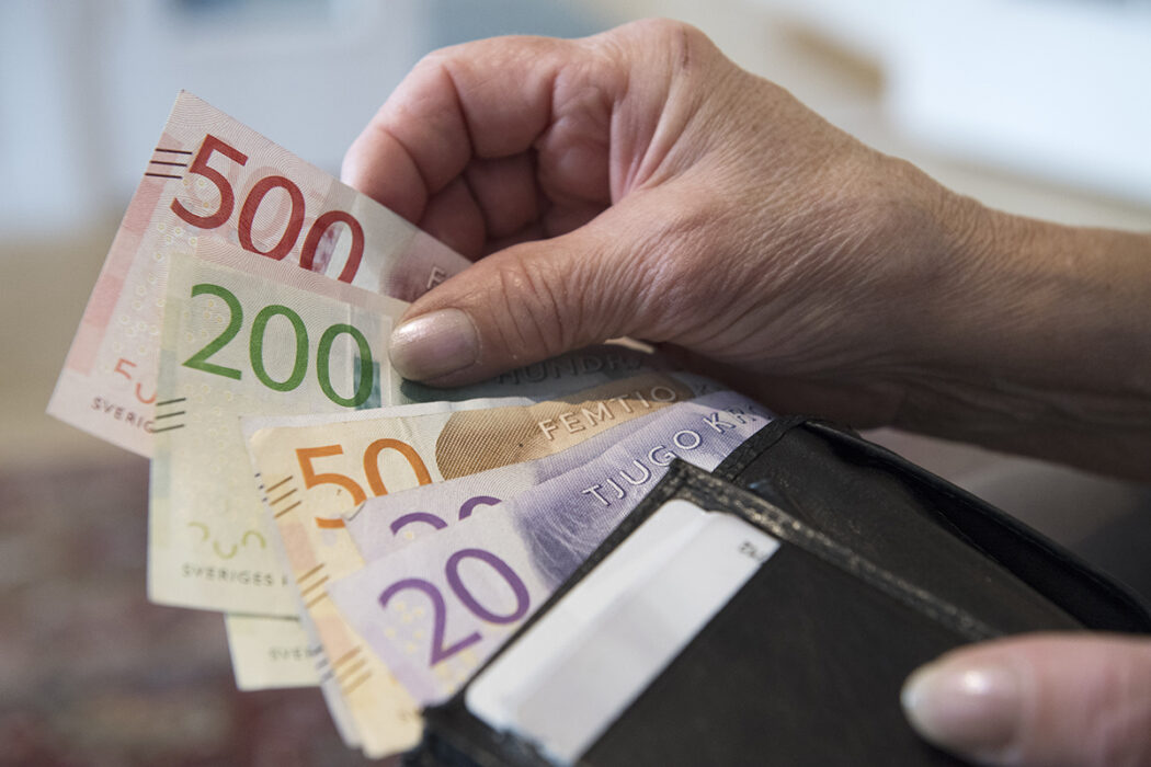 Det omdiskuterade förslaget om garantitillägg för pensionärer går på remiss i dag.