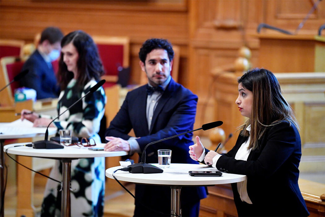 Miljöpartiets språkrör Märta Stenevi, socialförsäkringsminister Ardalan Shekarabi (S) och Vänsterpartiets partiledare Nooshi Dadgostar vill införa ett pensionstillägg redan i augusti.