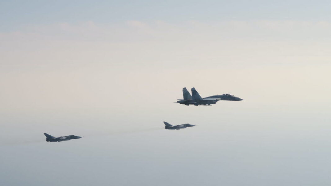 Två ryska Su-27 och två ryska Su-24 kränkte svenskt luftrum öster om Gotland.