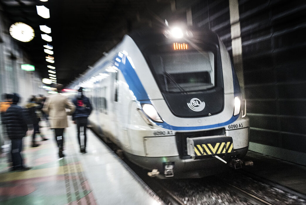 Om regeringens förslag går igenom kan även kollektivtrafikanter få göra skatteavdrag för resor.