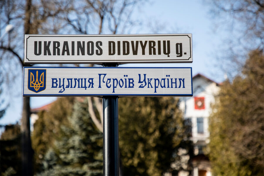 Flera städer vill byta namn på gatorna där ryska ambassaden ligger.
