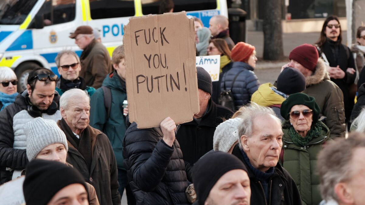 Fortsatta Demonstrationer Mot Putin I Stockholm