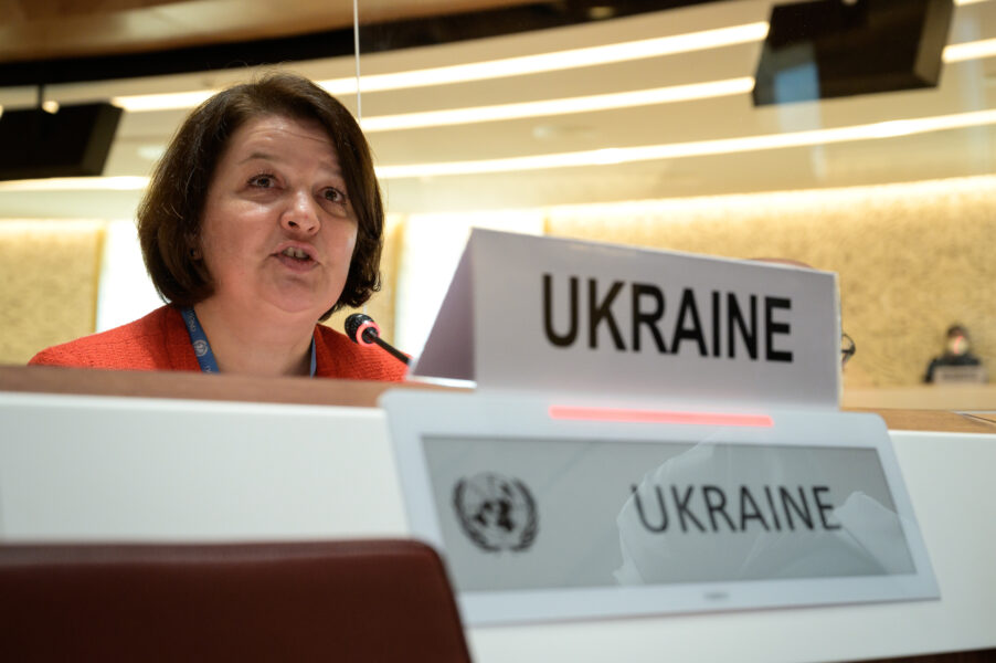 "Jag tackar alla de som röstade för rätt sak'" säger Ukrainas FN-ambassadör Jevhenija Filipenko, efter omröstningen.