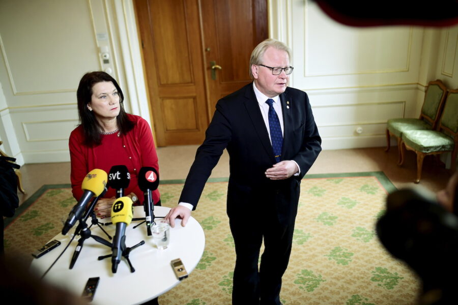 Utrikesminister Ann Linde (S) och försvarsminister Peter Hultqvist (S).