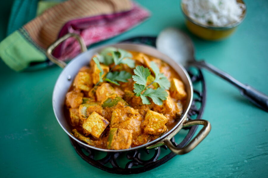 Kadai paneer påminner om den indiska klassikern ”butter chicken”, fast med tofu eller vegansk paneerost istället.