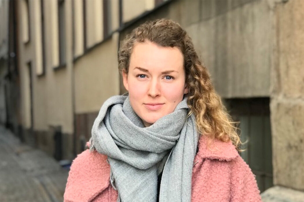 Sveriges lantbruksuniversitet (SLU) tillrättavisade studenten Felicia Hogrell när hon skrev två debattartiklar och kritiserade förhållanden på sin praktikplats.