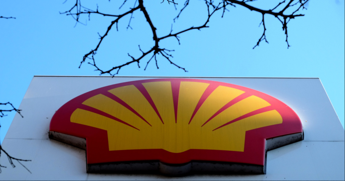 Oljebolaget Shell kritiserar hårt för att ha fortsatt köpa billig olja från Ryssland även efter invasionen av Ukraina.