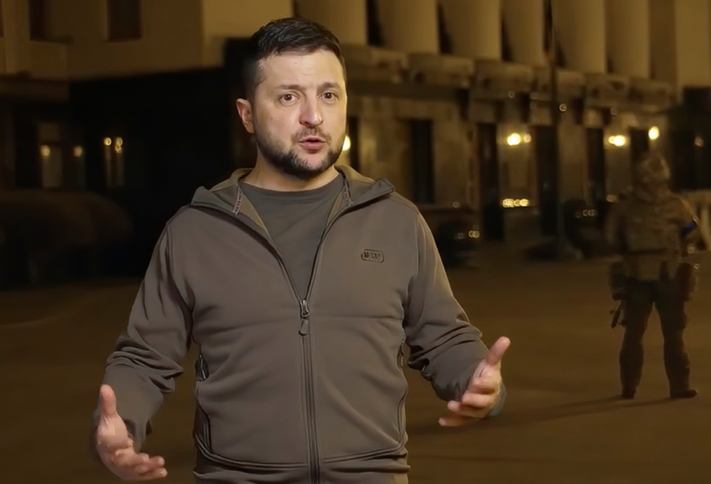 Ukrainas president Volodymyr Zelenskyj uppmanar till protester.