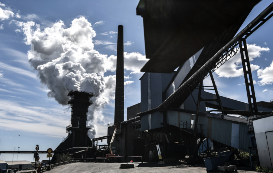 SSAB:s stålverk i Oxelösund är en av anläggningarna som släpper ut mest koldioxid i Sverige.