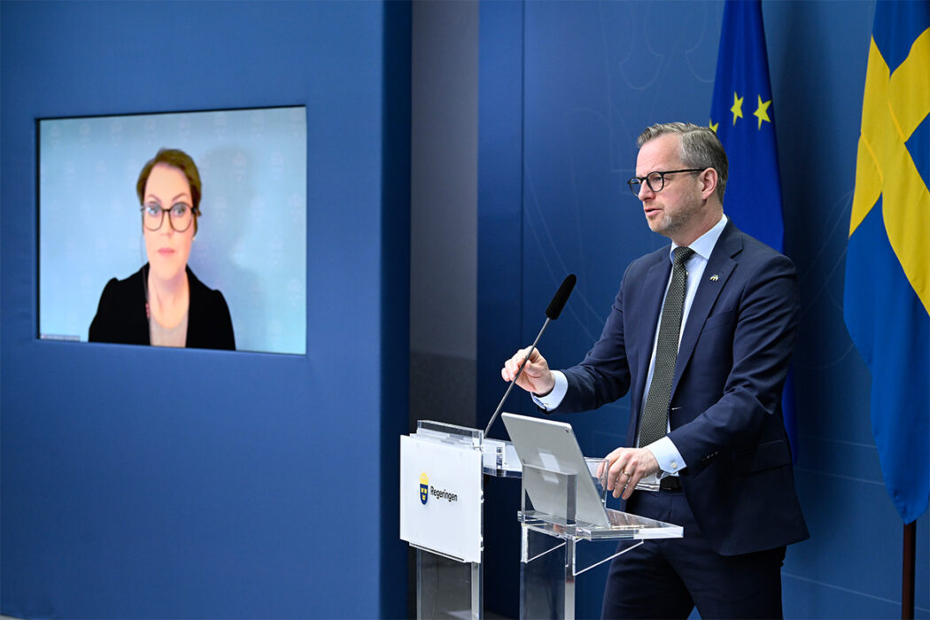 Socialminister Lena Hallengren, via länk, och finansminister Mikael Damberg berättade i dag på en pressträff på Rosenbad i Stockholm att de vill lägga ytterligare 8,2 miljarder kronor på coronarelaterade åtgärder.